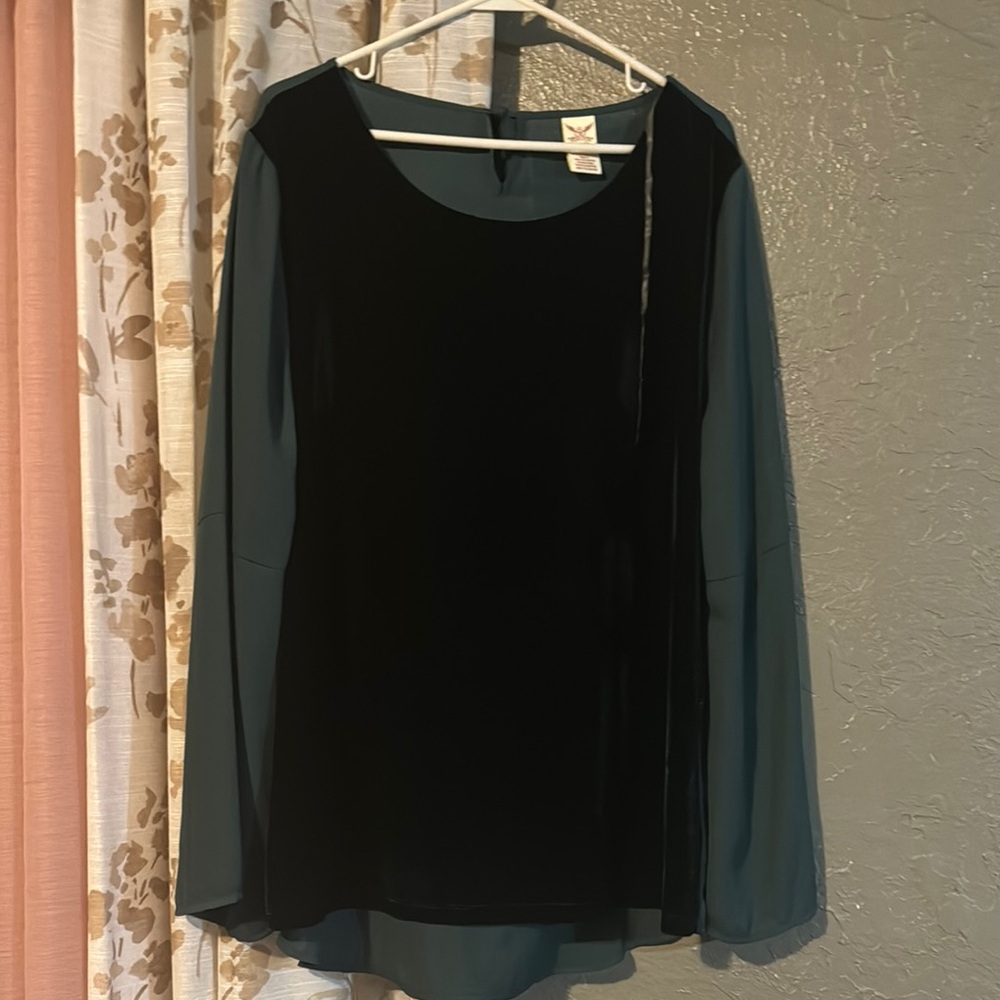 Elegant Black and Green Women's Top